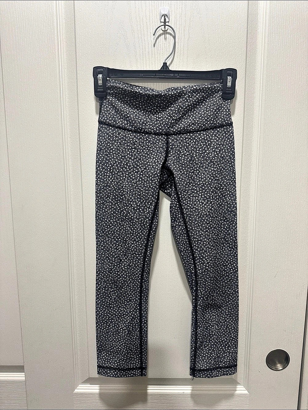 lululemon Women’s Black White Print Crop Leggings Size 2